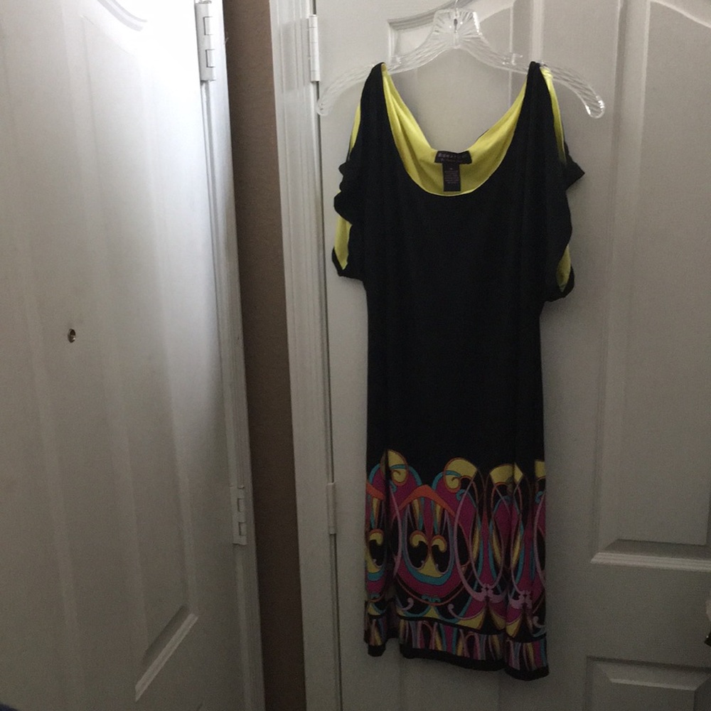 FINAL MARKDOWN Signature by Robbie bee cold shoulder dress 16